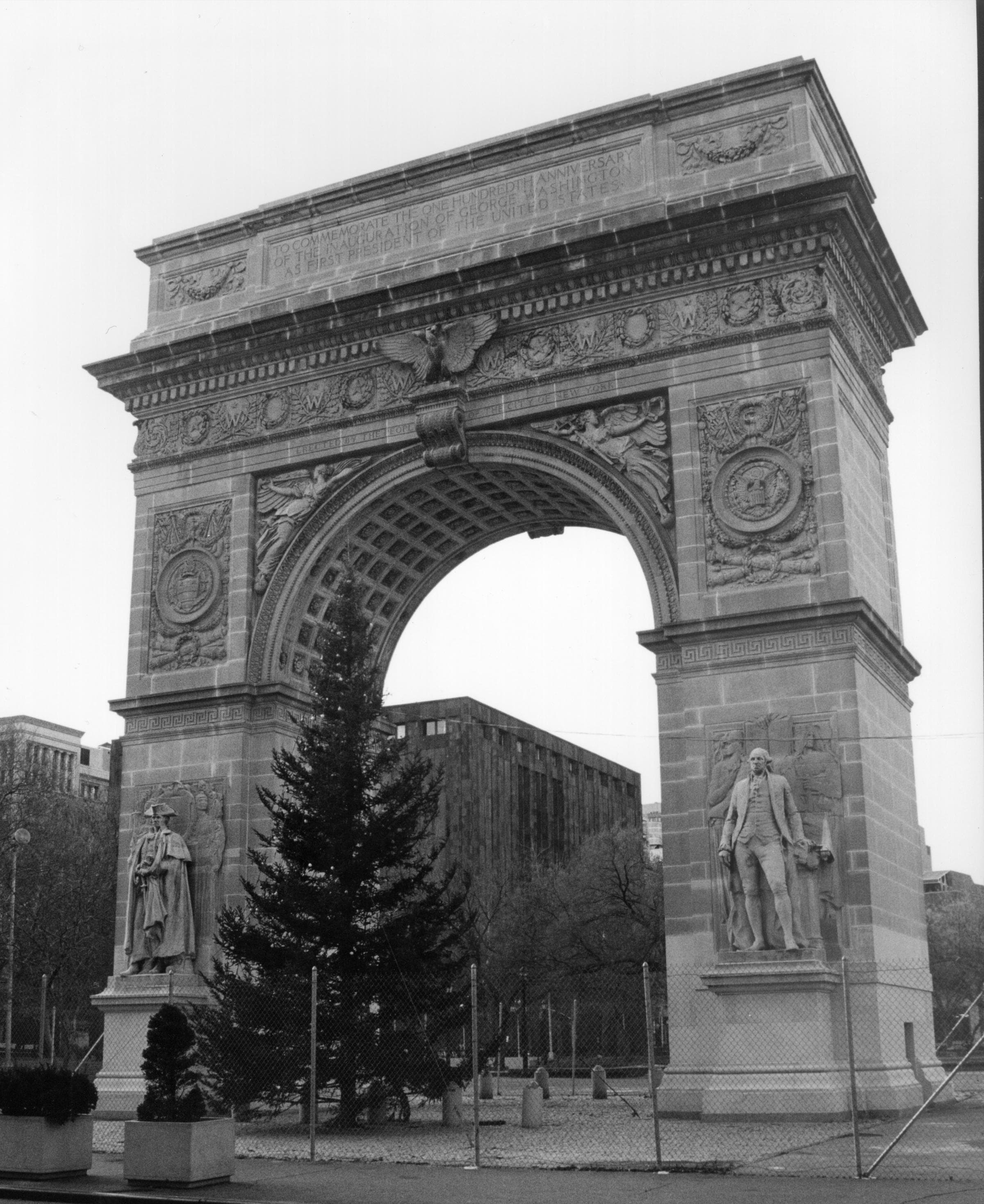 Old view of the arch at Washington Square Park